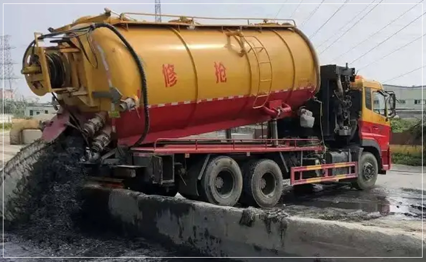 乌中旗污水池清理